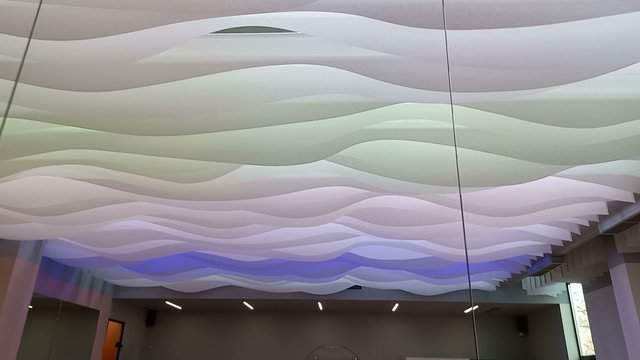 Decorative ceiling Drop Stripe® at Neostream Fitness Club 