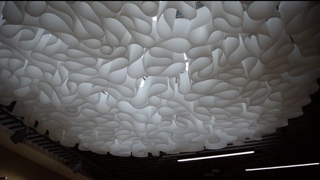 Non-flammable Wave ceiling® for a clothing store 