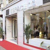 Store windows decoration of Realis Monaco 