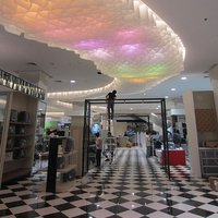 Honeycomb ceiling in a shopping mall 