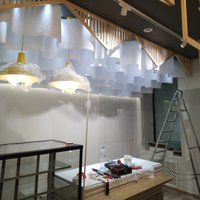 Installation of a decorative ceiling in the Organic Club store 