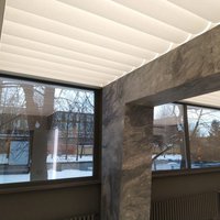 Furnishing a low ceiling in an office 