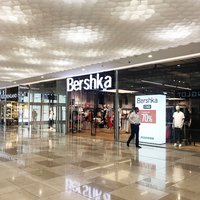 Honeycomb ceiling of a shopping center in Vladivostok 