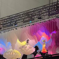 Decorative ceiling suspended from metal truss for exhibition stand 