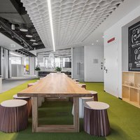 Honeycomb® ceiling in Heineken office design 