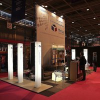 Light columns for an exhibition stand 