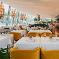 Ceiling design options at the restaurant 