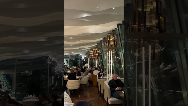 Fire-resistant decorative ceiling for a restaurant 